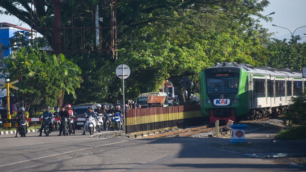 KAI Klaim Tutup 172 Perlintasan Sebidang, 490 dalam Proses KAI Klaim Tutup 172 Perlintasan Sebidang, 490 dalam Proses