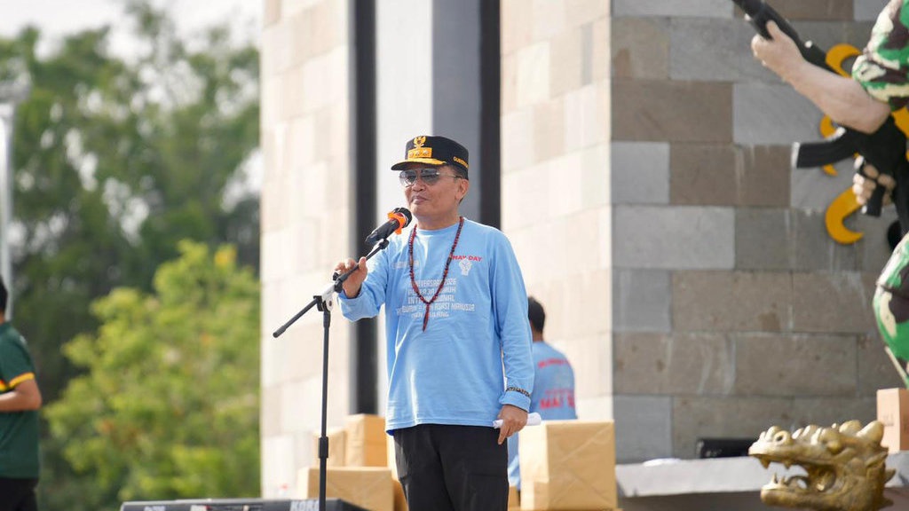 Gubernur Kalteng Terima Aspirasi Buruh di Istana Isen Mulang Gubernur Kalteng Terima Aspirasi Buruh di Istana Isen Mulang