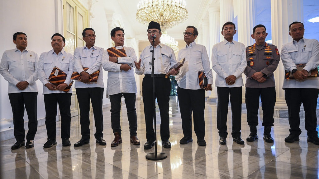 Komisi Reformasi Polri Usulkan Revisi UU Polri ke Prabowo Komisi Reformasi Polri Usulkan Revisi UU Polri ke Prabowo