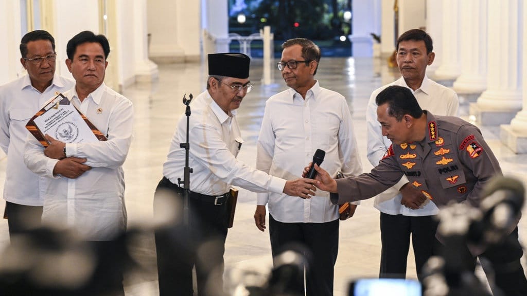 Komisi Reformasi Polri Tolak Ide Bentuk Kementerian Keamanan Komisi Reformasi Polri Tolak Ide Bentuk Kementerian Keamanan