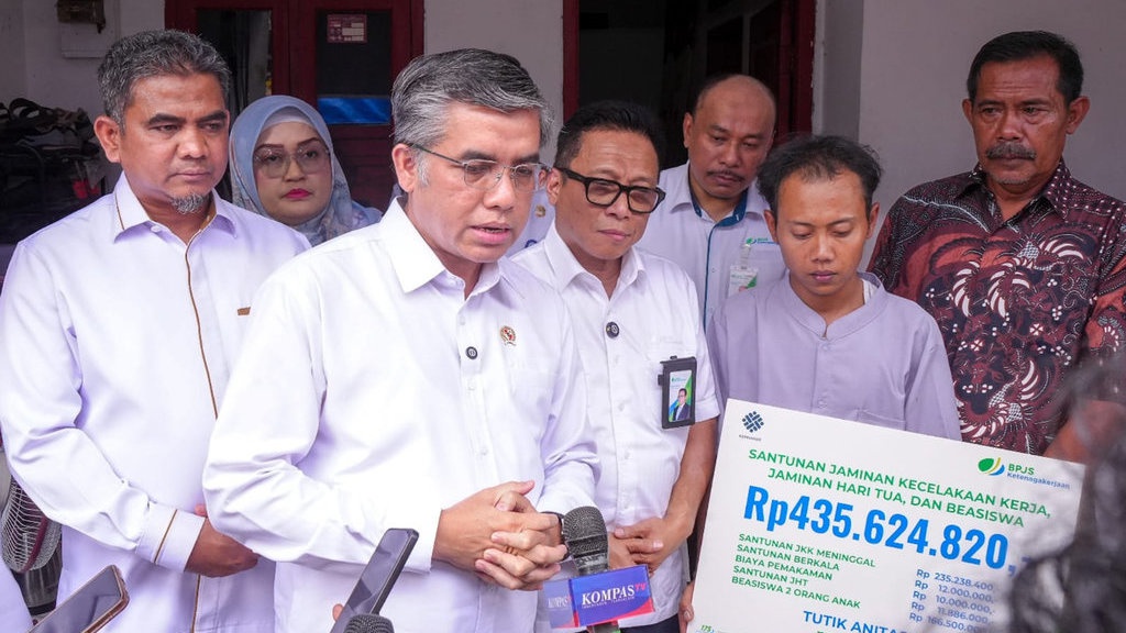 Menaker Pastikan Hak Jamsos Korban Kecelakaan KA Bekasi Dipenuhi Menaker Pastikan Hak Jamsos Korban Kecelakaan KA Bekasi Dipenuhi