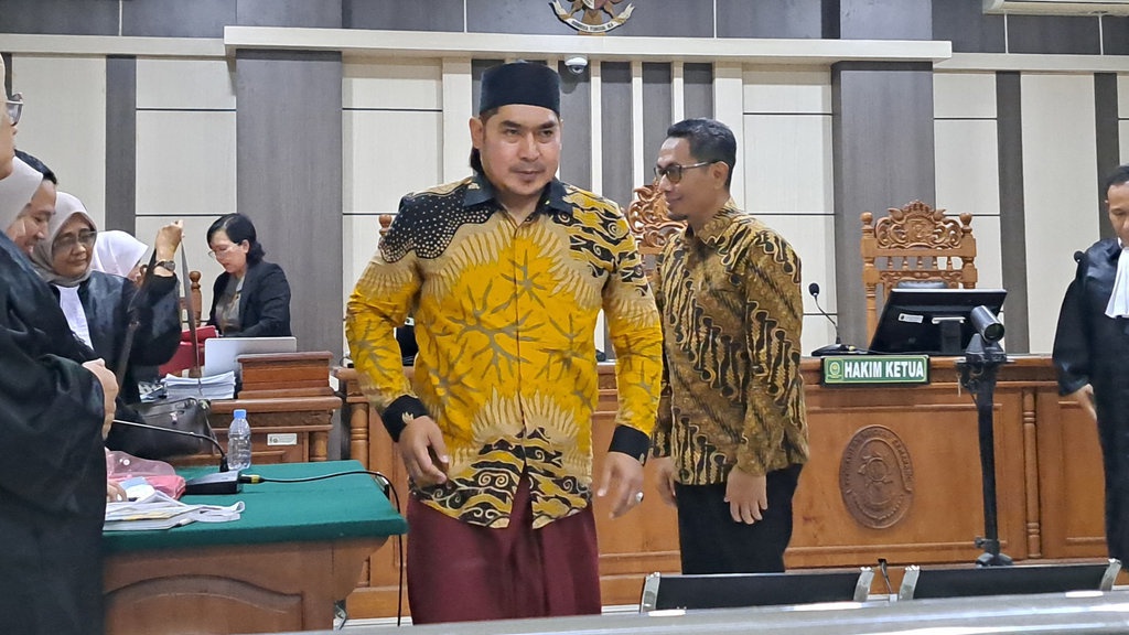 Andhi dan Gus Yazid Didakwa Cuci Uang Hasil Korupsi BUMD Cilacap Andhi dan Gus Yazid Didakwa Cuci Uang Hasil Korupsi BUMD Cilacap