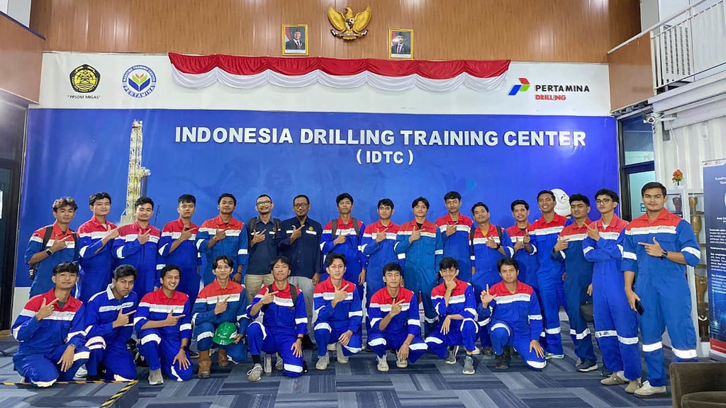 Vokasi PHR Bawa Dua Pemuda Riau Tembus Industri Migas Vokasi PHR Bawa Dua Pemuda Riau Tembus Industri Migas