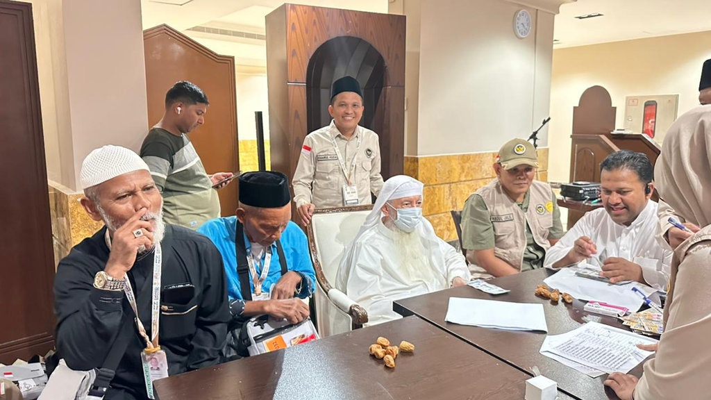 Jemaah Haji Aceh Terima Dana Wakaf Baitul Asyi 2.000 Riyal Jemaah Haji Aceh Terima Dana Wakaf Baitul Asyi 2.000 Riyal