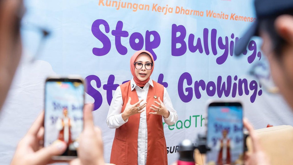 Fatma Gus Ipul Ajak Murid Sekolah Rakyat Surabaya Stop Bullying Fatma Gus Ipul Ajak Murid Sekolah Rakyat Surabaya Stop Bullying