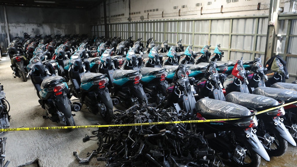Polisi Gerebek Gudang Penampungan Motor Hasil Kejahatan Fidusia Polisi Gerebek Gudang Penampungan Motor Hasil Kejahatan Fidusia