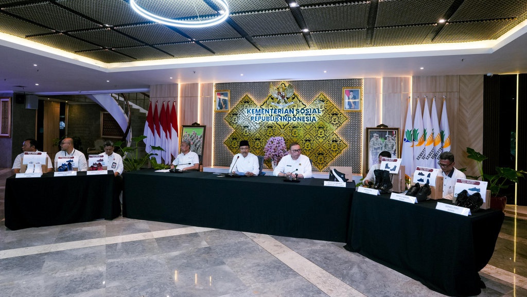 Mensos Nonaktifkan Dua Pejabat terkait Pengadaan Sekolah Rakyat Mensos Nonaktifkan Dua Pejabat terkait Pengadaan Sekolah Rakyat