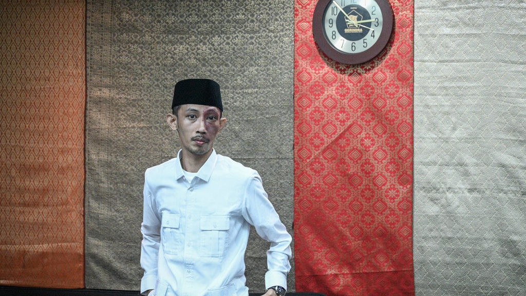 Syahri DPRD Jember Main Gim saat Rapat: Beri Makan Sapi Virtual Syahri DPRD Jember Main Gim saat Rapat: Beri Makan Sapi Virtual