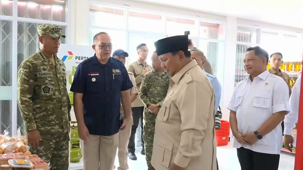 Mendagri Dampingi Presiden Resmikan 1.061 Koperasi Merah Putih Mendagri Dampingi Presiden Resmikan 1.061 Koperasi Merah Putih