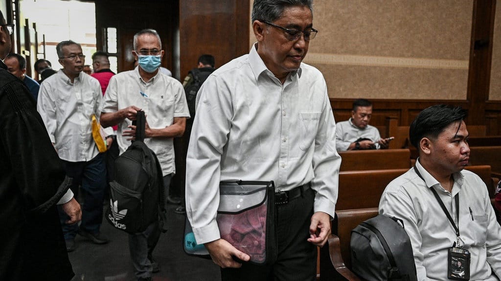 Terdakwa Korupsi LPEI Keluhkan Tak Salat Jumat saat Ada Sidang Terdakwa Korupsi LPEI Keluhkan Tak Salat Jumat saat Ada Sidang