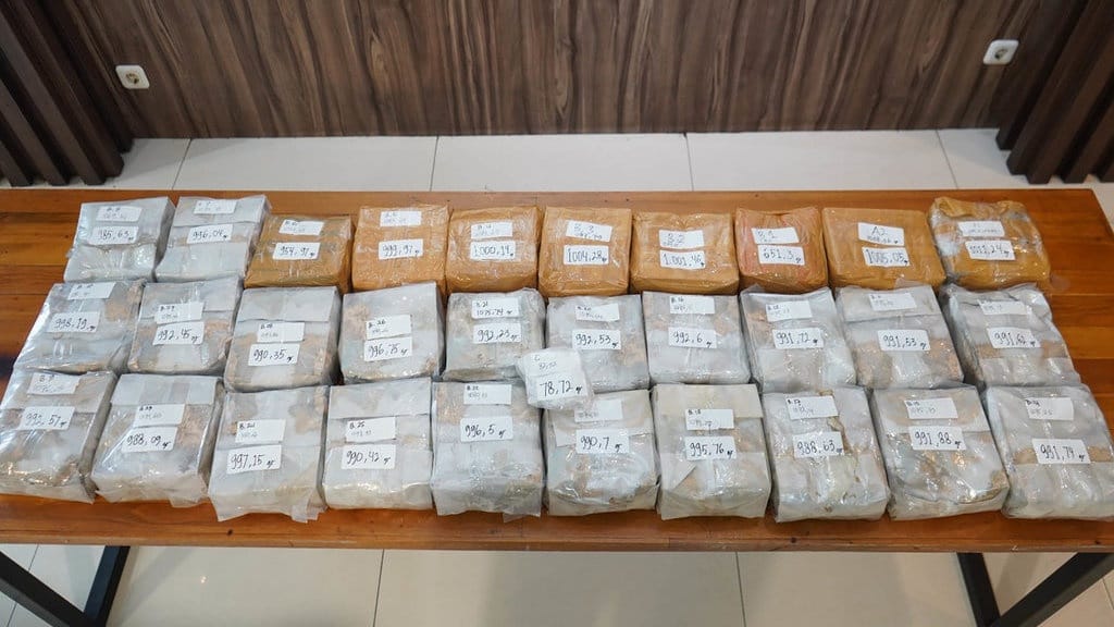 Polisi Sita 32 Kg Sabu Asal Malaysia di Apartemen Bekasi Polisi Sita 32 Kg Sabu Asal Malaysia di Apartemen Bekasi