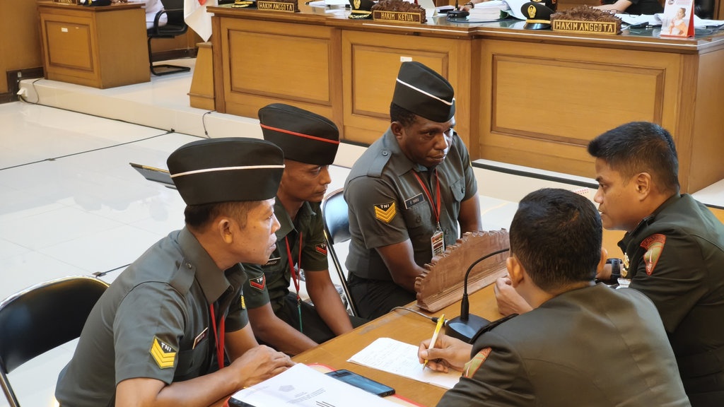 3 Anggota TNI Pembunuh Kacab Bank BUMN Dituntut 4-12 Tahun Bui 3 Anggota TNI Pembunuh Kacab Bank BUMN Dituntut 4-12 Tahun Bui