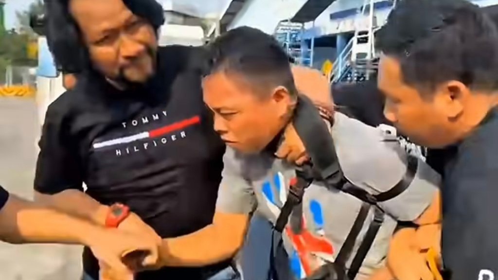 Buron Pemerkosa Mahasiswi Makassar Ditangkap di Surabaya Buron Pemerkosa Mahasiswi Makassar Ditangkap di Surabaya