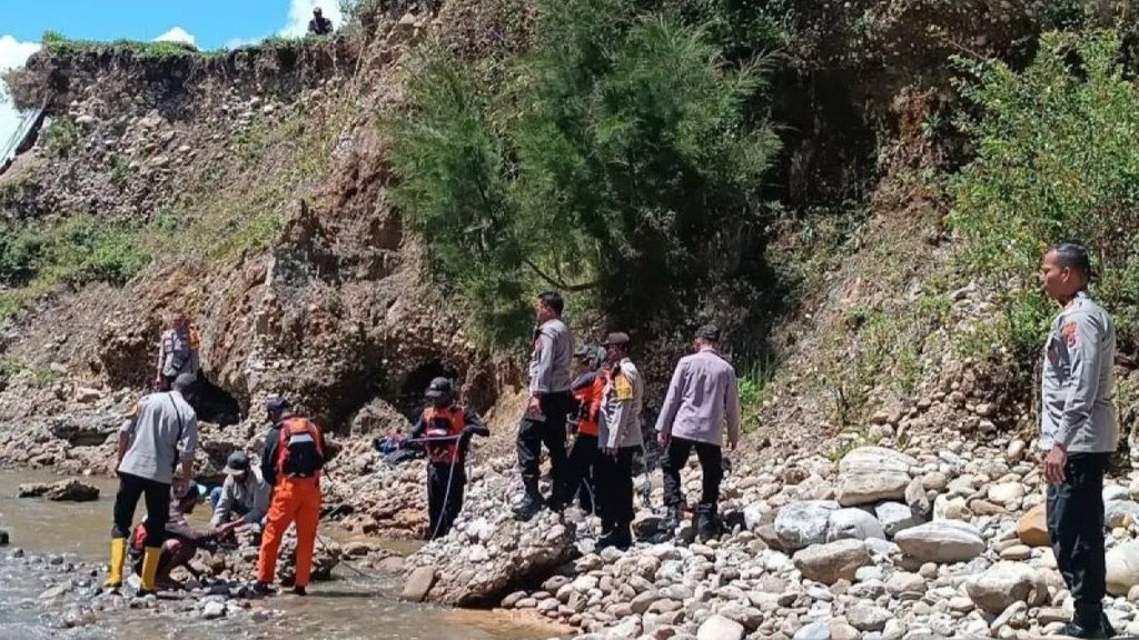 24 Korban Tenggelam di Sungai Uwe Wamena Berhasil Dievakuasi 24 Korban Tenggelam di Sungai Uwe Wamena Berhasil Dievakuasi