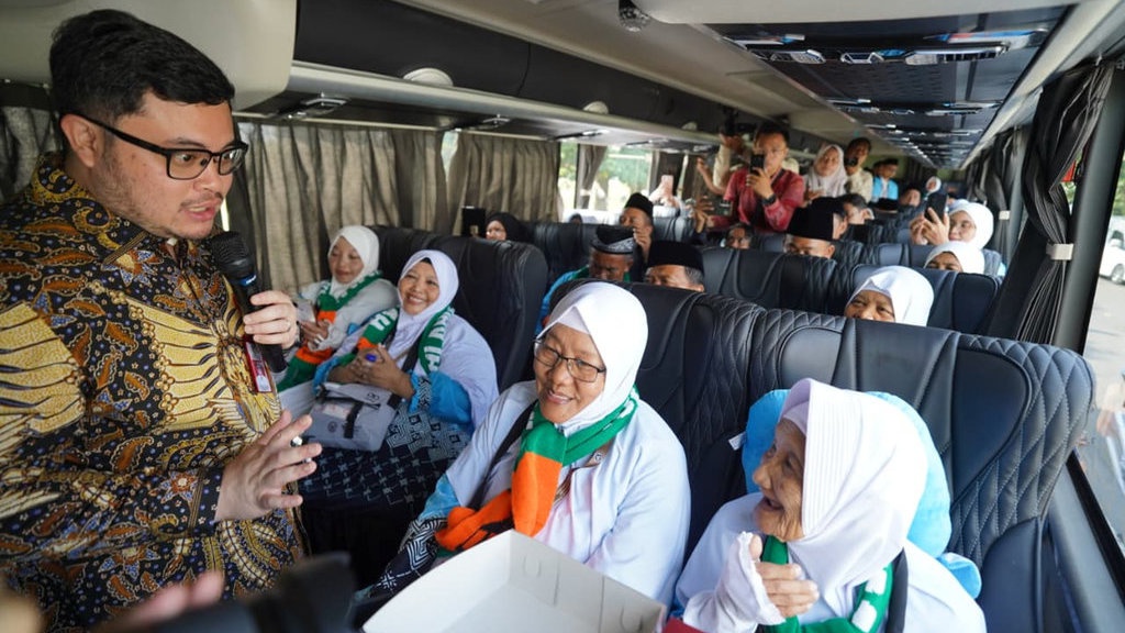 Mas Dhito Lepas Keberangkatan Jemaah Haji Kabupaten Kediri Mas Dhito Lepas Keberangkatan Jemaah Haji Kabupaten Kediri