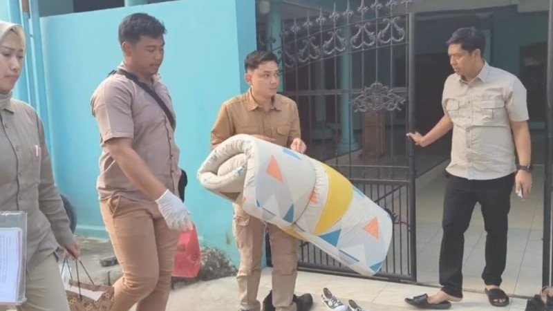 Polisi Geledah Ponpes di Ponorogo soal Kasus Pencabulan Santri Polisi Geledah Ponpes di Ponorogo soal Kasus Pencabulan Santri