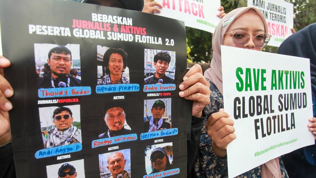 Menlu Sugiono Jamin 9 WNI Aktivis Flotilla Gaza Pulang Selamat Menlu Sugiono Jamin 9 WNI Aktivis Flotilla Gaza Pulang Selamat