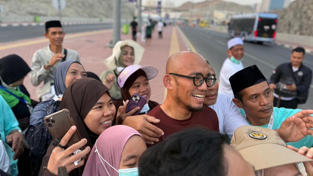 Dahnil Sapa Jemaah Ba'da Subuh di Syishah, Jamin Layanan Optimal Dahnil Sapa Jemaah Ba'da Subuh di Syishah, Jamin Layanan Optimal