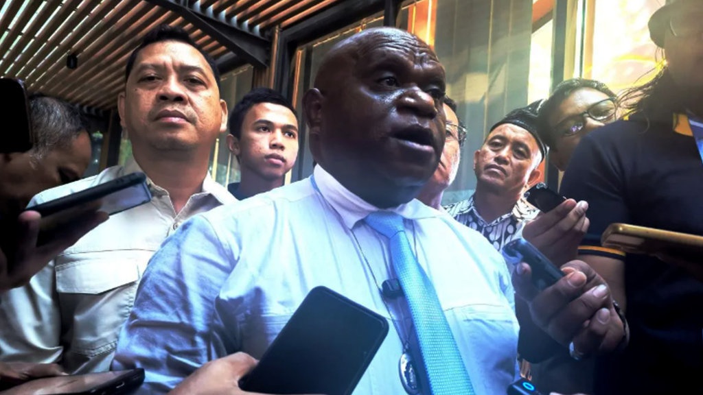 Pigai Sebut Pemerintah akan Buat Komisi Nasional Masyarakat Adat Pigai Sebut Pemerintah akan Buat Komisi Nasional Masyarakat Adat
