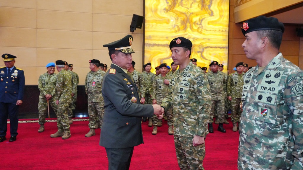 Jenderal Agus Subiyanto Pimpin Sertijab Kapuspen TNI yang Baru Jenderal Agus Subiyanto Pimpin Sertijab Kapuspen TNI yang Baru