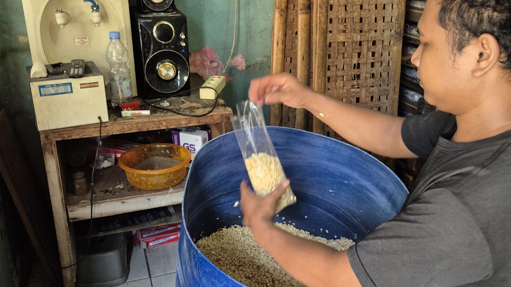 Nestapa Perajin Tempe Terjepit Kurs Dolar Nestapa Perajin Tempe Terjepit Kurs Dolar