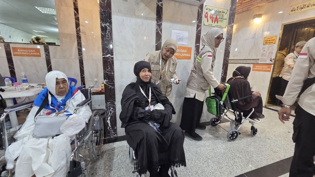 Sekitar 400 Jemaah Haji Ikut Program Wukuf Khusus Lansia Sekitar 400 Jemaah Haji Ikut Program Wukuf Khusus Lansia