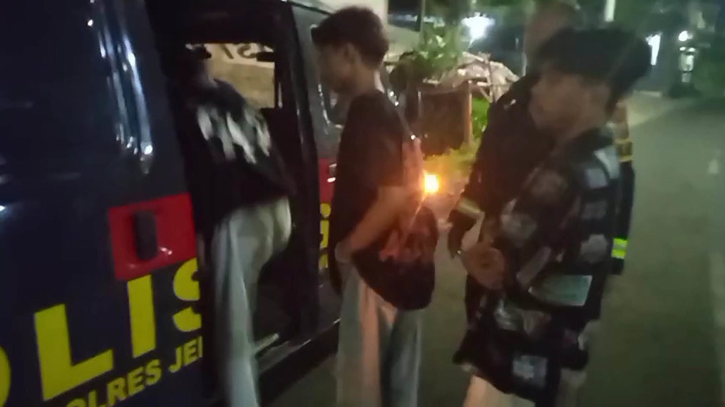 Hoaks Pocong Jember: 3 Pemuda Ditangkap usai Viral Hoaks Pocong Jember: 3 Pemuda Ditangkap usai Viral