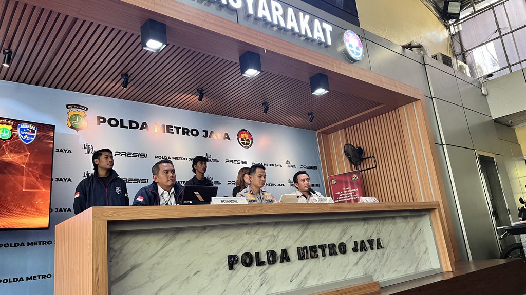 Polisi Tangkap Host Live Porno Dengan Talent Anak di Medsos Polisi Tangkap Host Live Porno Dengan Talent Anak di Medsos