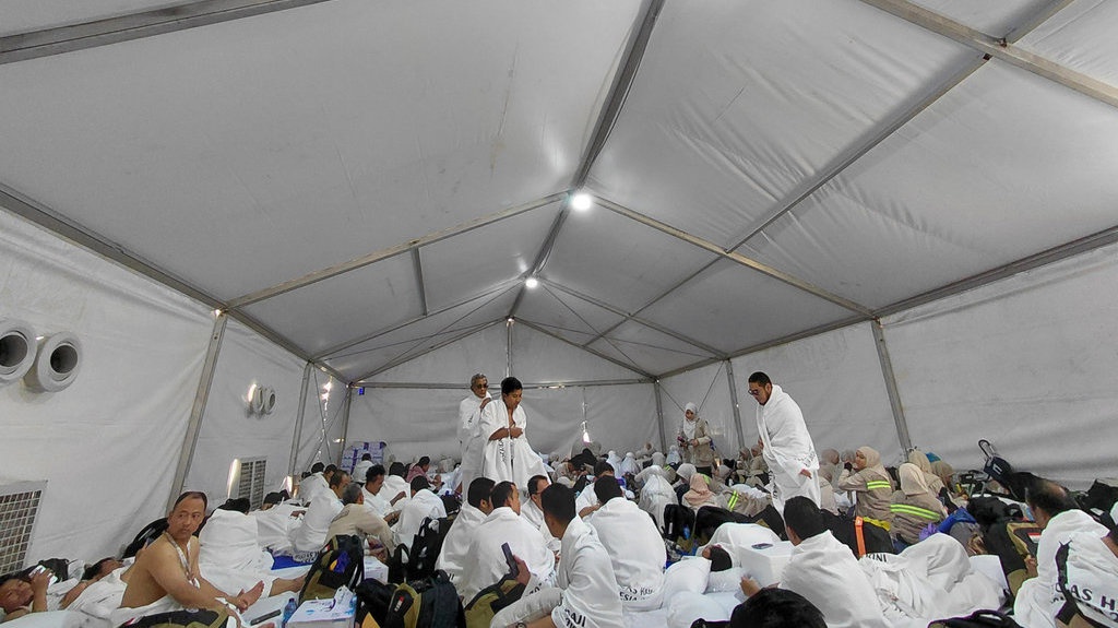Momen Refleksi Diri Jemaah Haji Saat Wukuf di Padang Arafah Momen Refleksi Diri Jemaah Haji Saat Wukuf di Padang Arafah