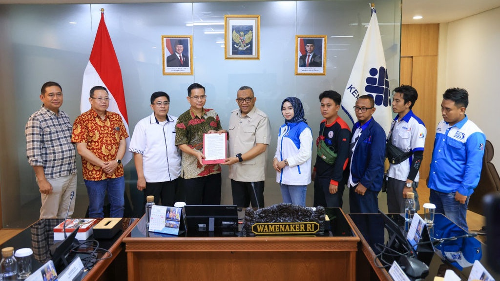 Wamenaker Tegaskan Upah Lembur Hari Libur Nasional bagi Pekerja Wamenaker Tegaskan Upah Lembur Hari Libur Nasional bagi Pekerja