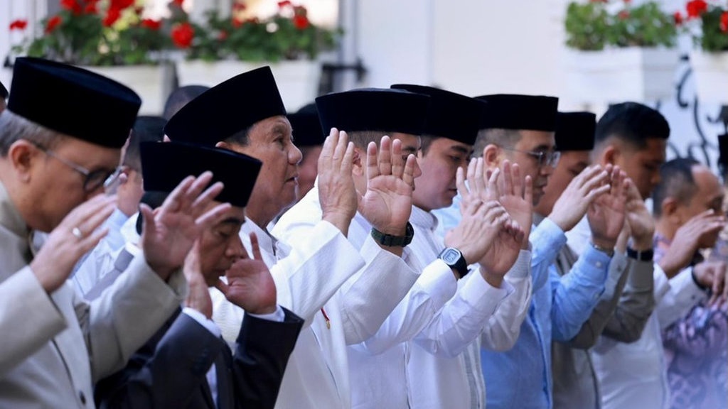 Momen Presiden Prabowo Salat Iduladha Bersama WNI di Paris Momen Presiden Prabowo Salat Iduladha Bersama WNI di Paris