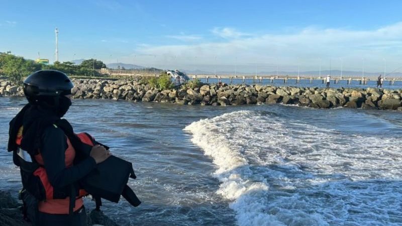 Tim SAR Mataram Cari 2 Anak Hilang di Pantai Ampenan Tim SAR Mataram Cari 2 Anak Hilang di Pantai Ampenan