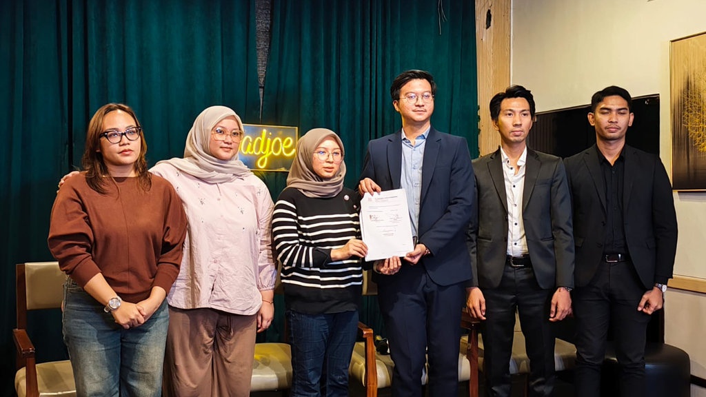 Cerita Korban Travel Umrah Hanania, Total Kerugian Capai Rp100 M Cerita Korban Travel Umrah Hanania, Total Kerugian Capai Rp100 M