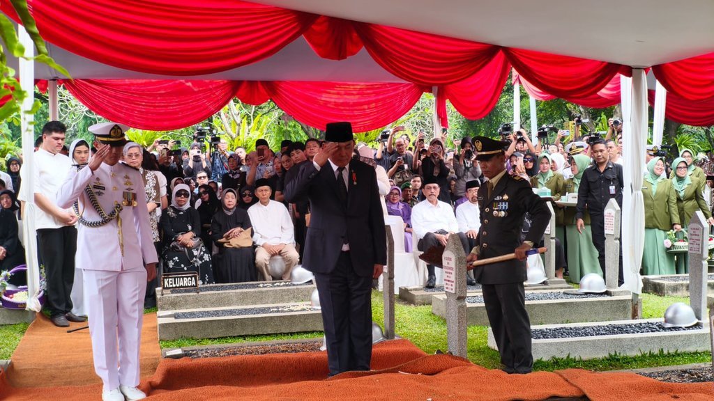 Menhan Sjafrie Pimpin Upacara Pemakaman Ryamizard Ryacudu Menhan Sjafrie Pimpin Upacara Pemakaman Ryamizard Ryacudu