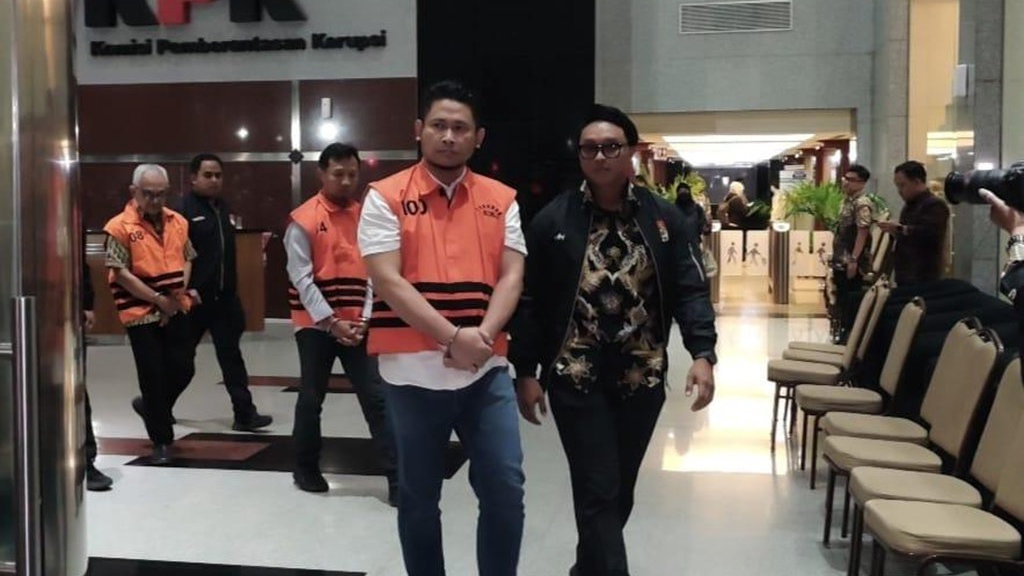 KPK Tahan 3 Tersangka Korupsi Proyek Gedung Pemkab Lamongan KPK Tahan 3 Tersangka Korupsi Proyek Gedung Pemkab Lamongan