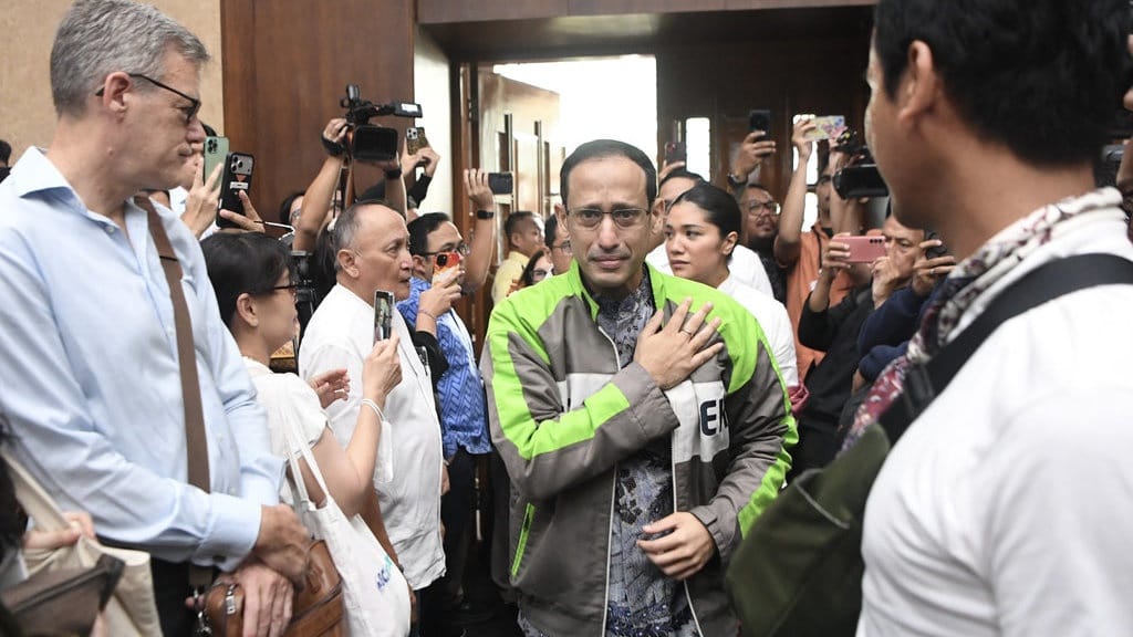 Pledoi Kasus Chromebook: Pengacara Minta Nadiem Dibebaskan Pledoi Kasus Chromebook: Pengacara Minta Nadiem Dibebaskan