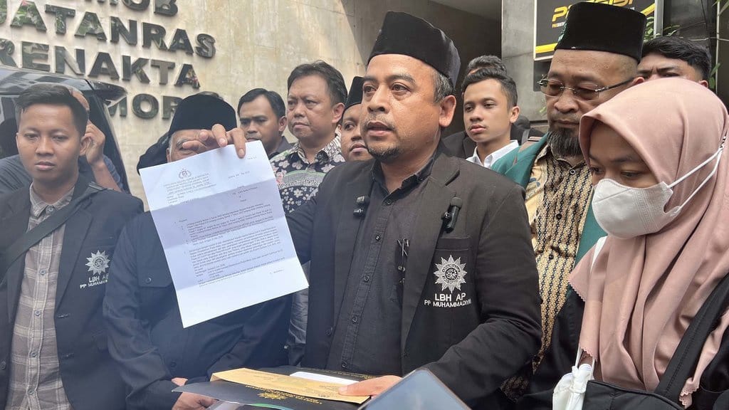 Anak Ahmad Bahar ke Polda Metro Bawa Bukti Dugaan Penyekapan Anak Ahmad Bahar ke Polda Metro Bawa Bukti Dugaan Penyekapan
