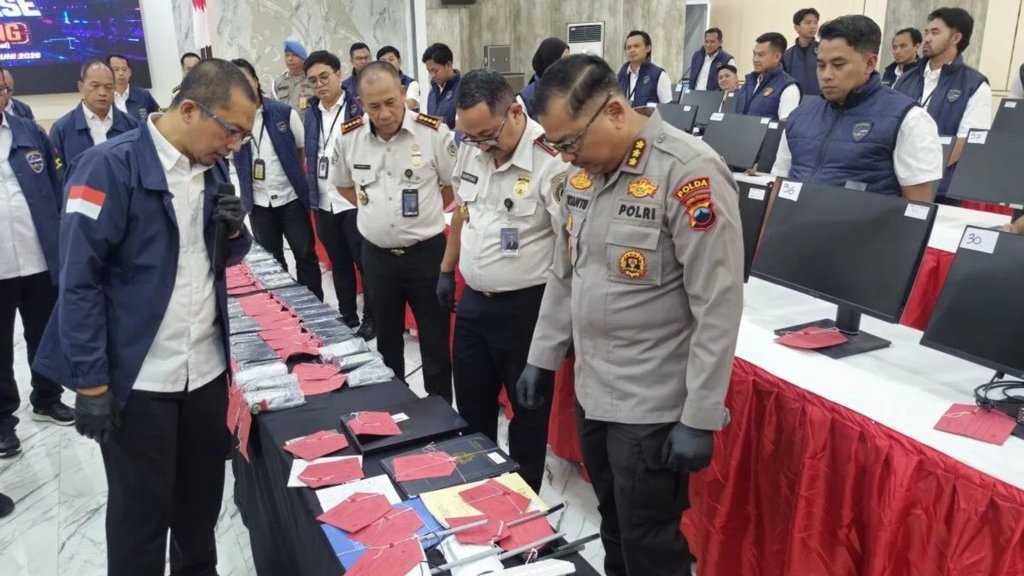 11 WNA Jadi Tersangka Penipuan Investasi di Sukoharjo 11 WNA Jadi Tersangka Penipuan Investasi di Sukoharjo