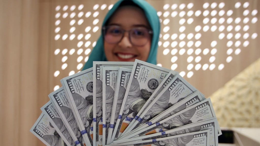 Rupiah Amblas ke Rp18.187, Pasar Gelisah Program MBG Prabowo? Rupiah Amblas ke Rp18.187, Pasar Gelisah Program MBG Prabowo?
