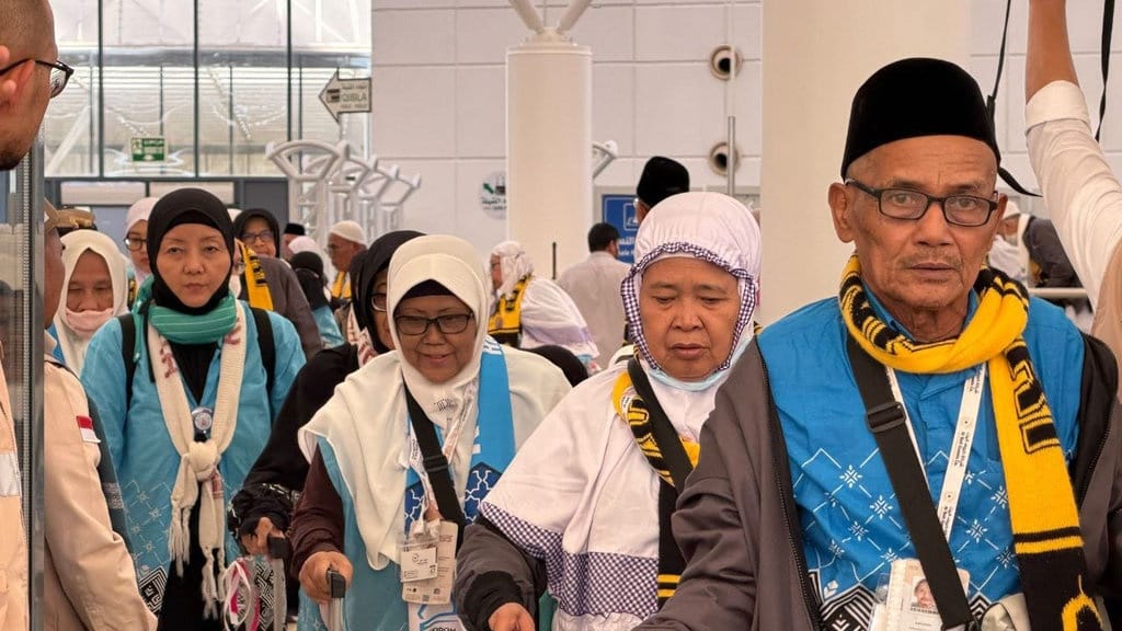 Kemenhaj: Jemaah Dapat 5 Liter Air Zam-zam, Tak Perlu Beli Kemenhaj: Jemaah Dapat 5 Liter Air Zam-zam, Tak Perlu Beli