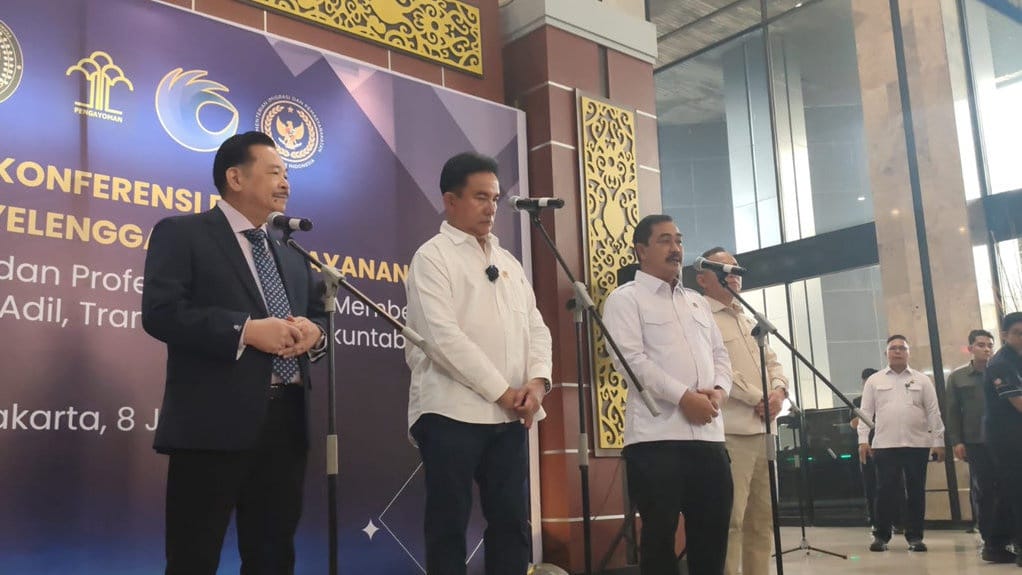 Menteri Imipas Sempat Jumpa Silmy Karim di Kantor Sebelum ke KPK Menteri Imipas Sempat Jumpa Silmy Karim di Kantor Sebelum ke KPK
