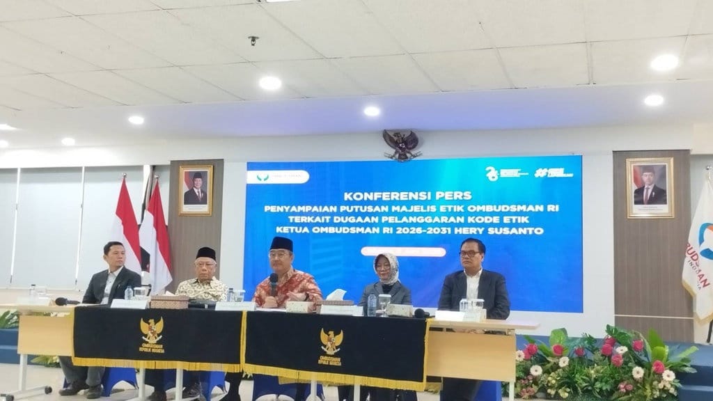 Ketua Ombudsman Hery Susanto Dipecat Buntut Kasus Tambang Nikel Ketua Ombudsman Hery Susanto Dipecat Buntut Kasus Tambang Nikel