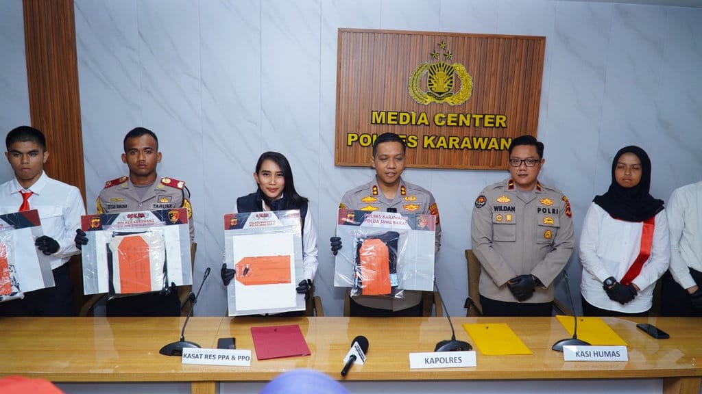 Polres Karawang Tangkap 5 Pemuda Diduga Langgar Kesusilaan Polres Karawang Tangkap 5 Pemuda Diduga Langgar Kesusilaan