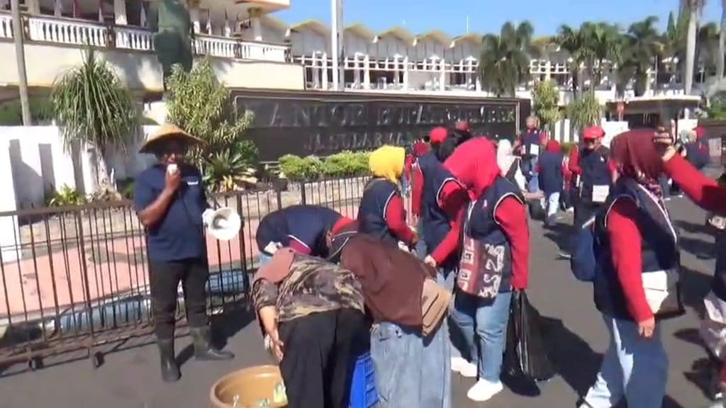 Harga Timun Anjlok hingga Rp1.000/kg, Petani Jember Gelar Protes Harga Timun Anjlok hingga Rp1.000/kg, Petani Jember Gelar Protes