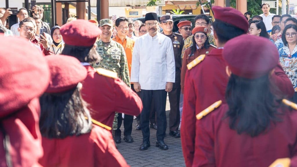 Gus Ipul Apresiasi Perkembangan Murid di Sekolah Rakyat Manado Gus Ipul Apresiasi Perkembangan Murid di Sekolah Rakyat Manado