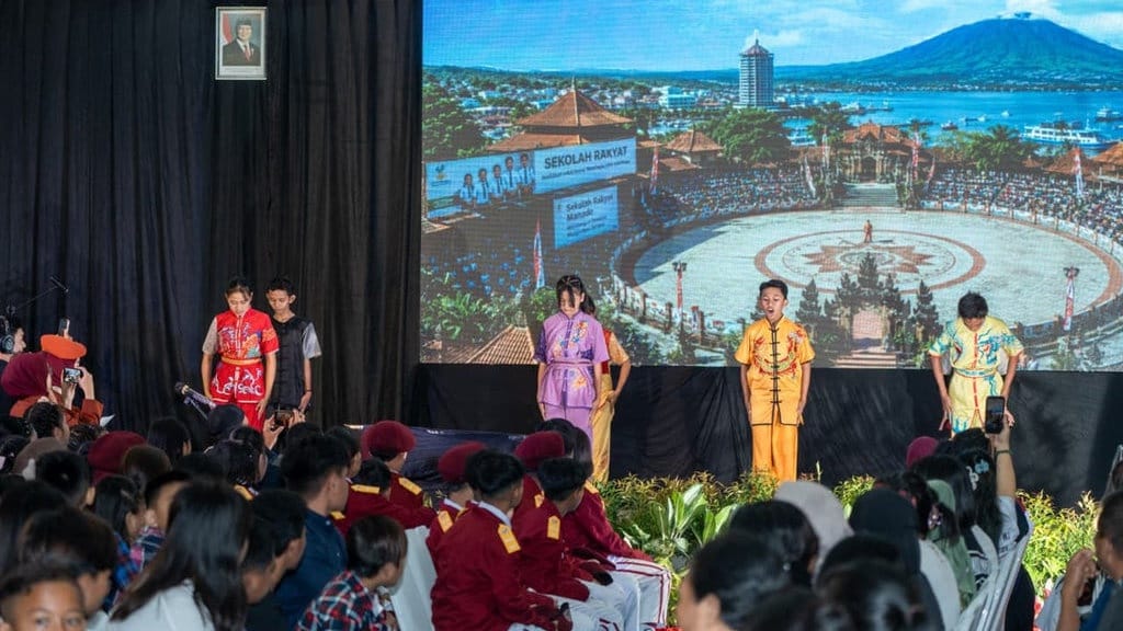 Kunjungi Sekolah Rakyat Manado, Gus Ipul Disambut Atraksi Wushu Kunjungi Sekolah Rakyat Manado, Gus Ipul Disambut Atraksi Wushu