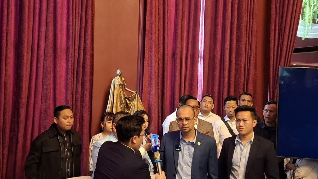 Raffi Ahmad Bantah Pernah Kirim Barang Melalui Blueray Cargo Raffi Ahmad Bantah Pernah Kirim Barang Melalui Blueray Cargo