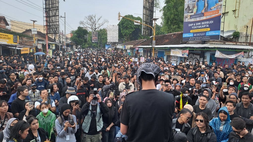 Demonstrasi di Gejayan Minta Pemerintah Setop Program MBG Demonstrasi di Gejayan Minta Pemerintah Setop Program MBG