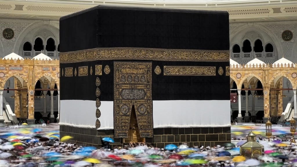 Momen Jemaah Haji Melaksanakan Tawaf Wada' Momen Jemaah Haji Melaksanakan Tawaf Wada'