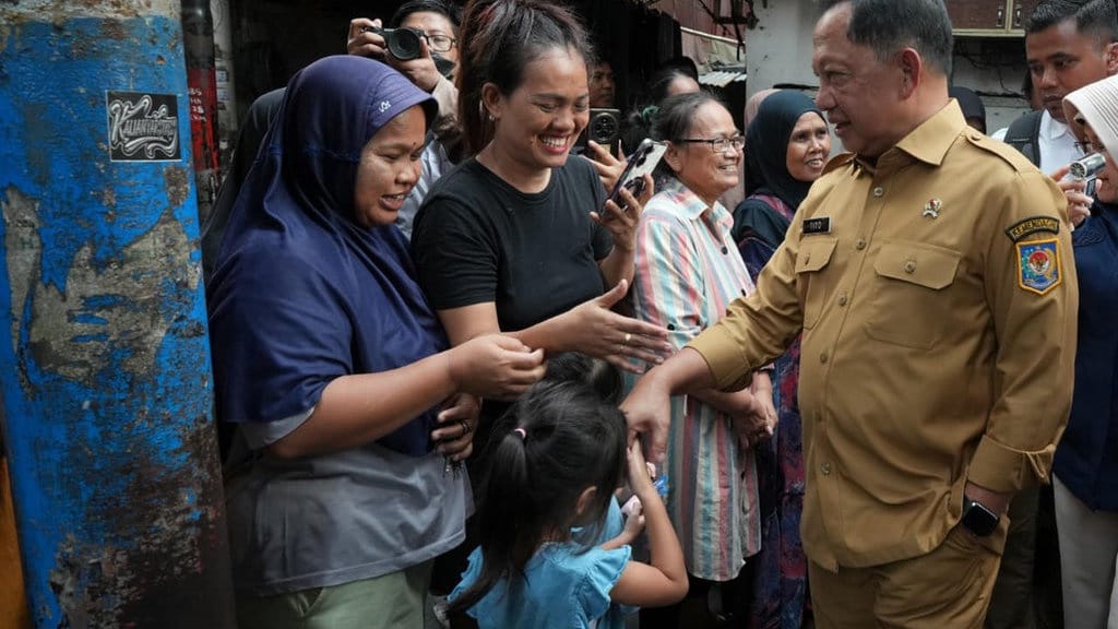 Mendagri Tinjau Penerima BSPS dan Ajak Pemda Dukung Bedah Rumah Mendagri Tinjau Penerima BSPS dan Ajak Pemda Dukung Bedah Rumah